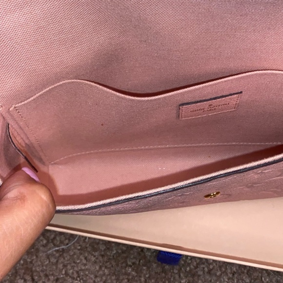 Louis Vuitton
Felicie Pochette Empreinte Leather
no longer have box or dust bag - Picture 4 of 6